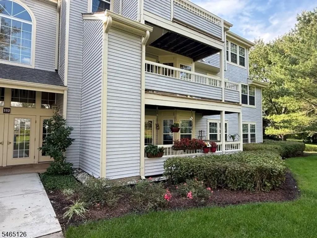 112 Lowell Ct, West Windsor Twp.