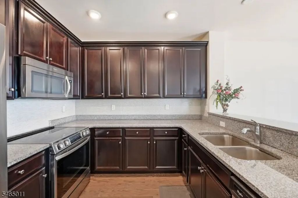 1424 Hudson Cir, Highland Park Boro