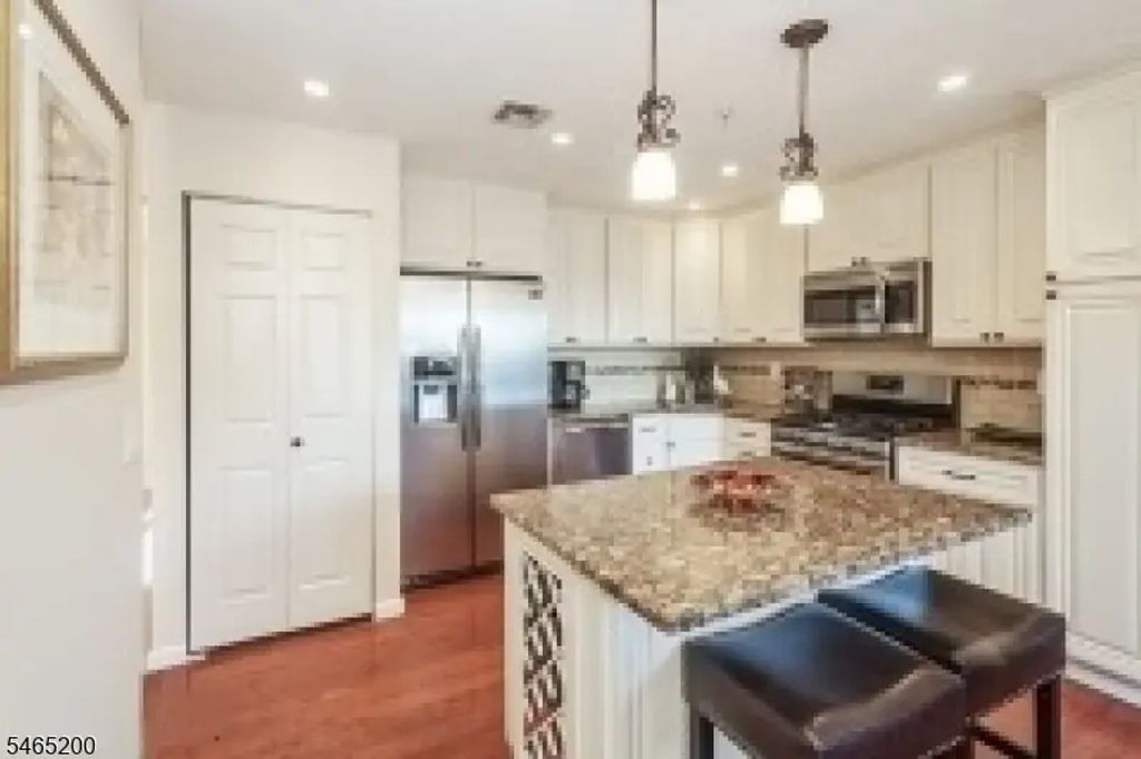 16 Mcchesney Ct, West Orange Twp.