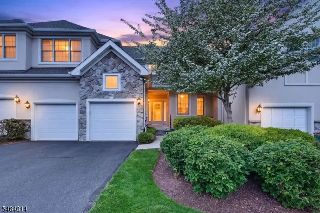 22 Benedict Cres, Bernards Twp.