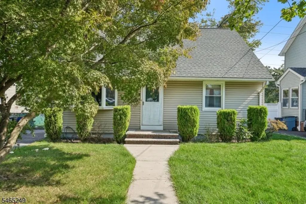 17 Bryant Ave, Bloomfield Twp.
