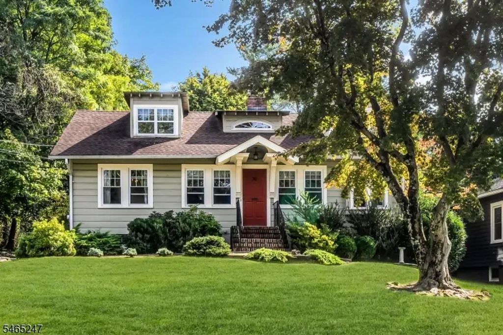 32 Ferndale Rd, North Caldwell Boro
