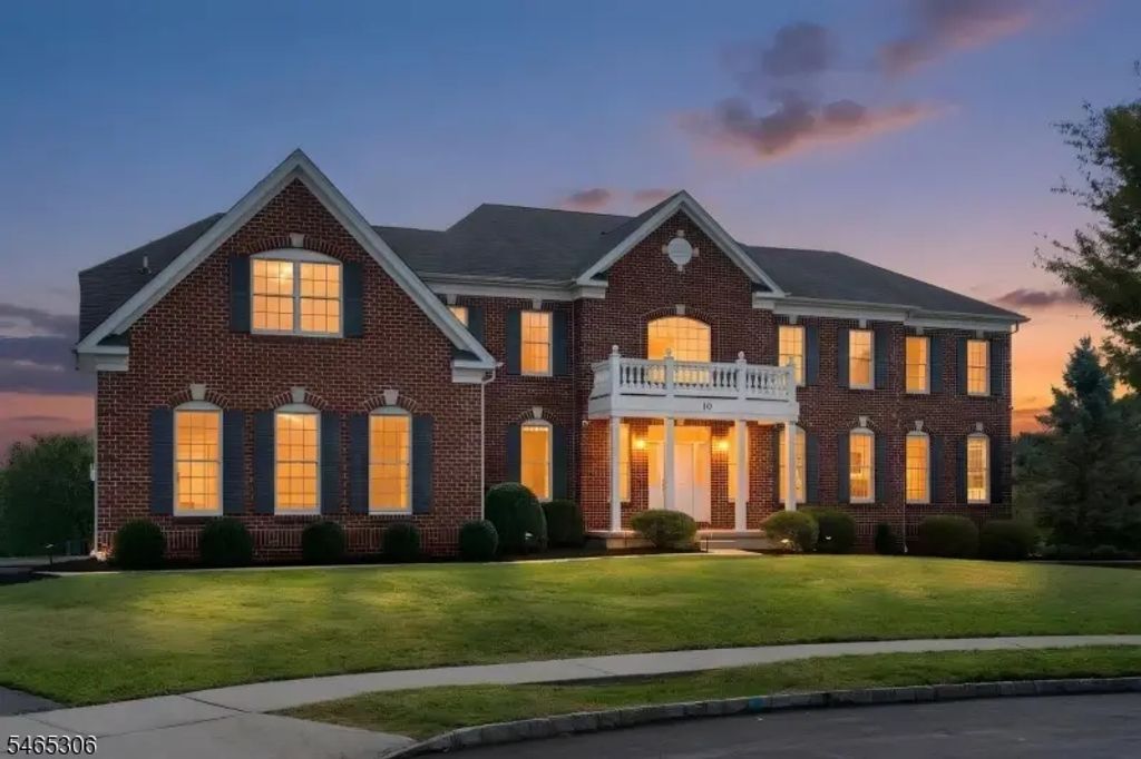 10 Raker Ct, Hillsborough Twp.