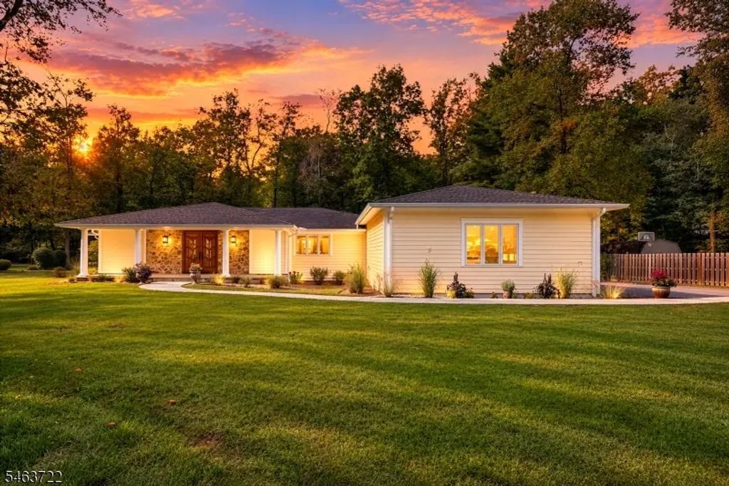 64 Dogwood Ter, Long Hill Twp.