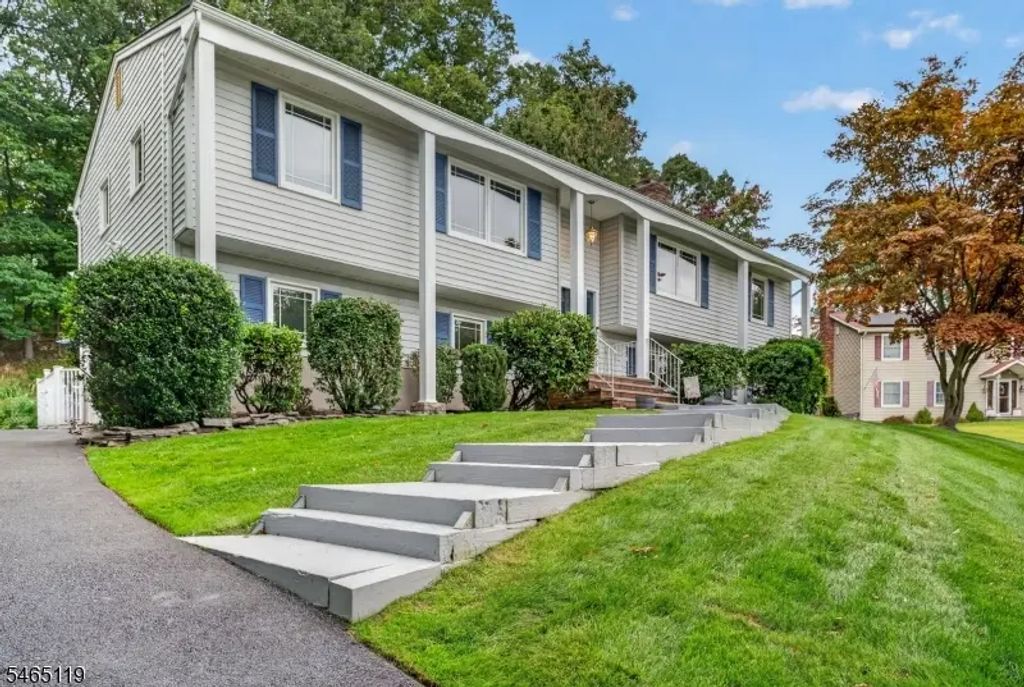 21 Alexandra Rd, Roxbury Twp.