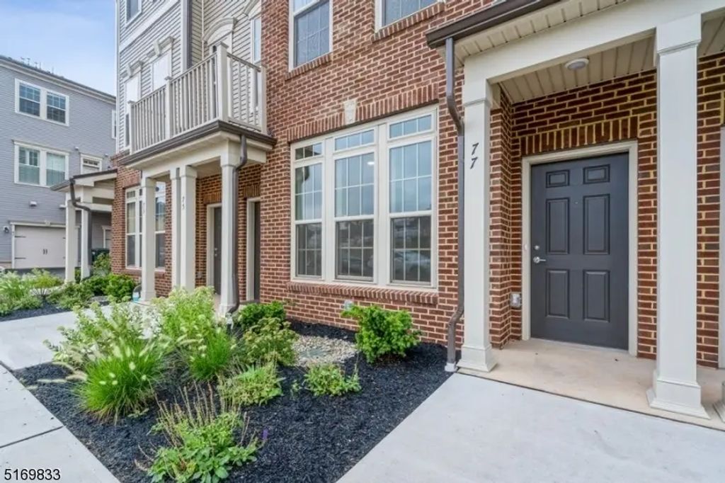 77 Robeson St, Somerville Boro