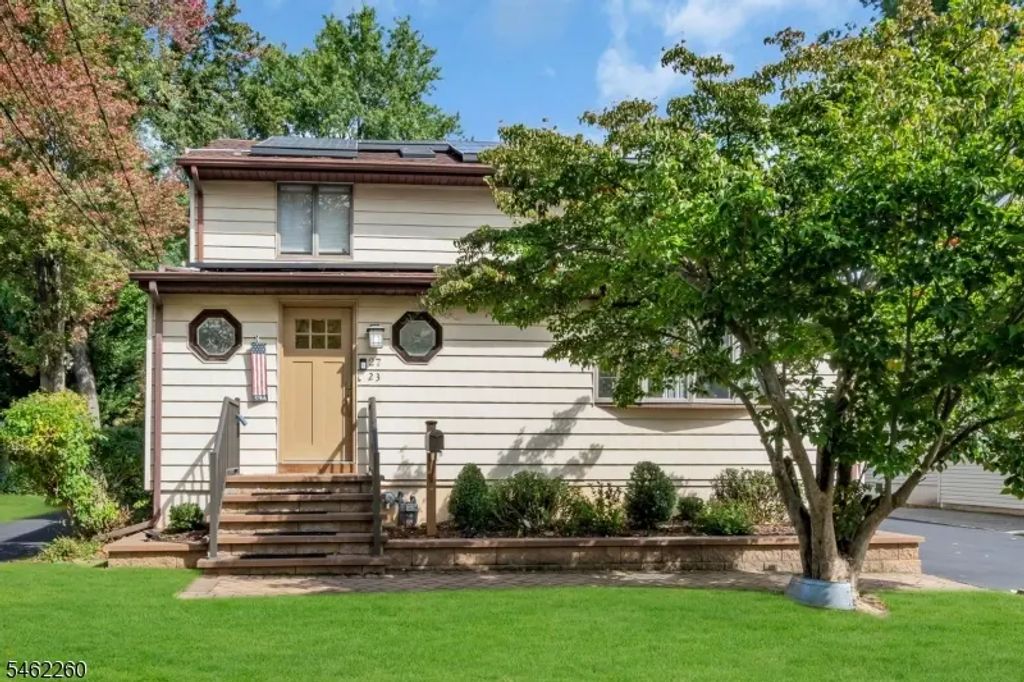 23 Evergreen Ave, Springfield Twp.