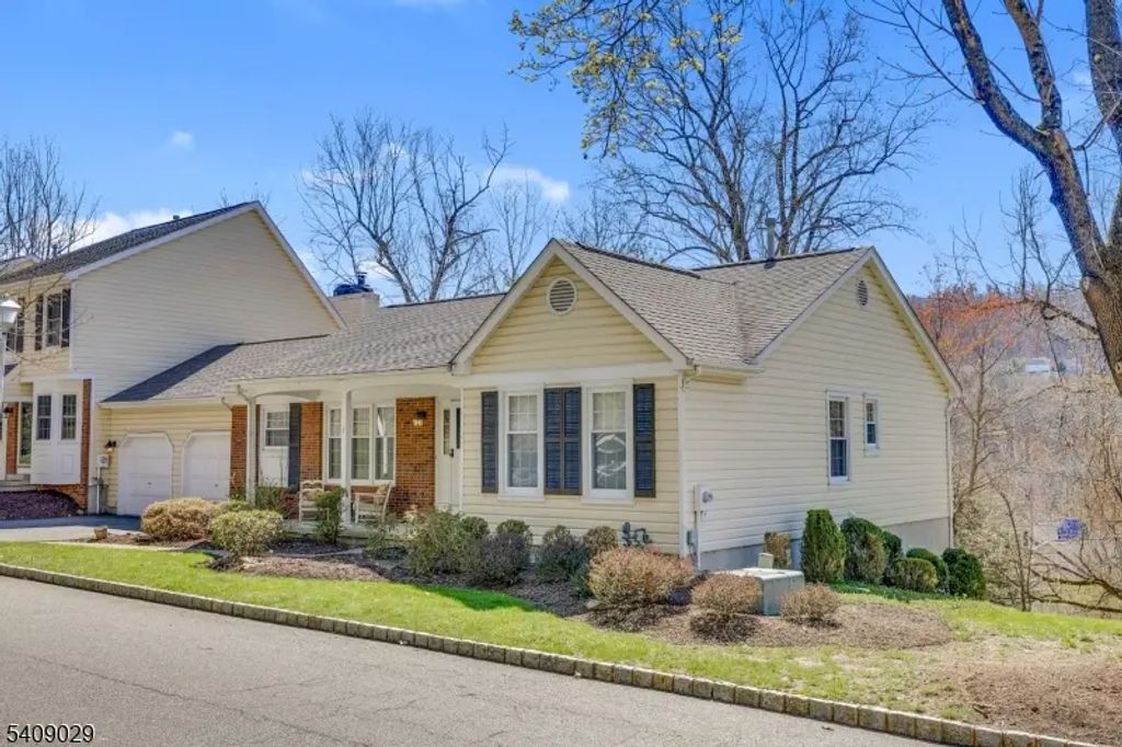 1 Partridge Ct, Allamuchy Twp.