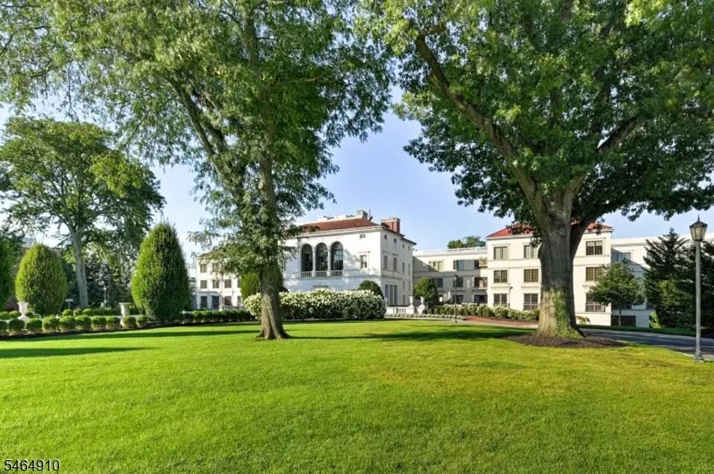 110 South St, Morristown Town