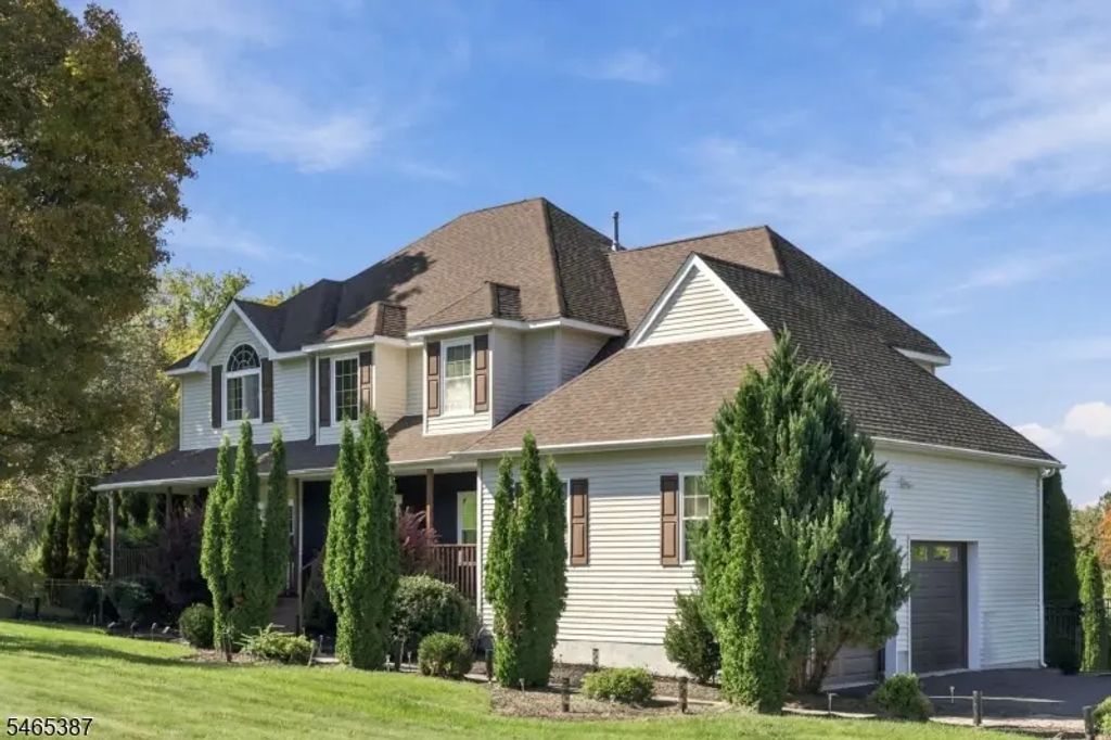 4 Brecia Ct, Andover Twp.