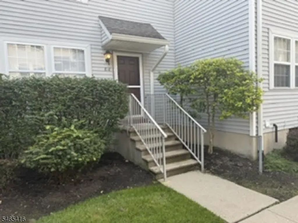 818 Belmont Dr, Independence Twp.