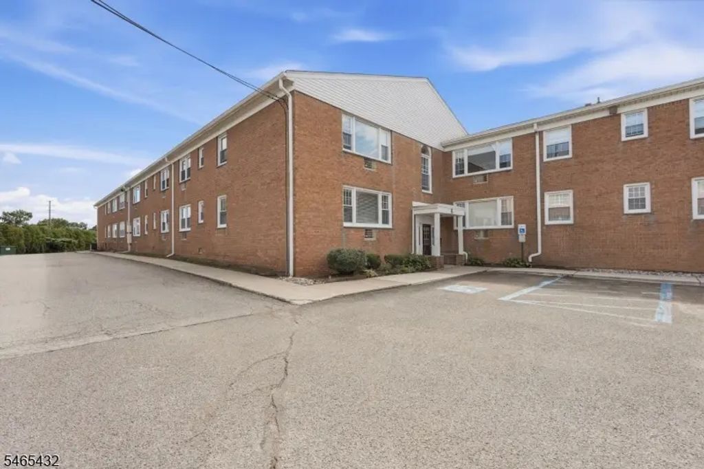 565 Grove St, Clifton City