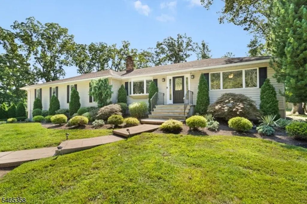 10 Beech Ter, Hanover Twp.
