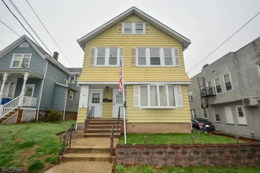 308 Hoboken Rd, East Rutherford Boro