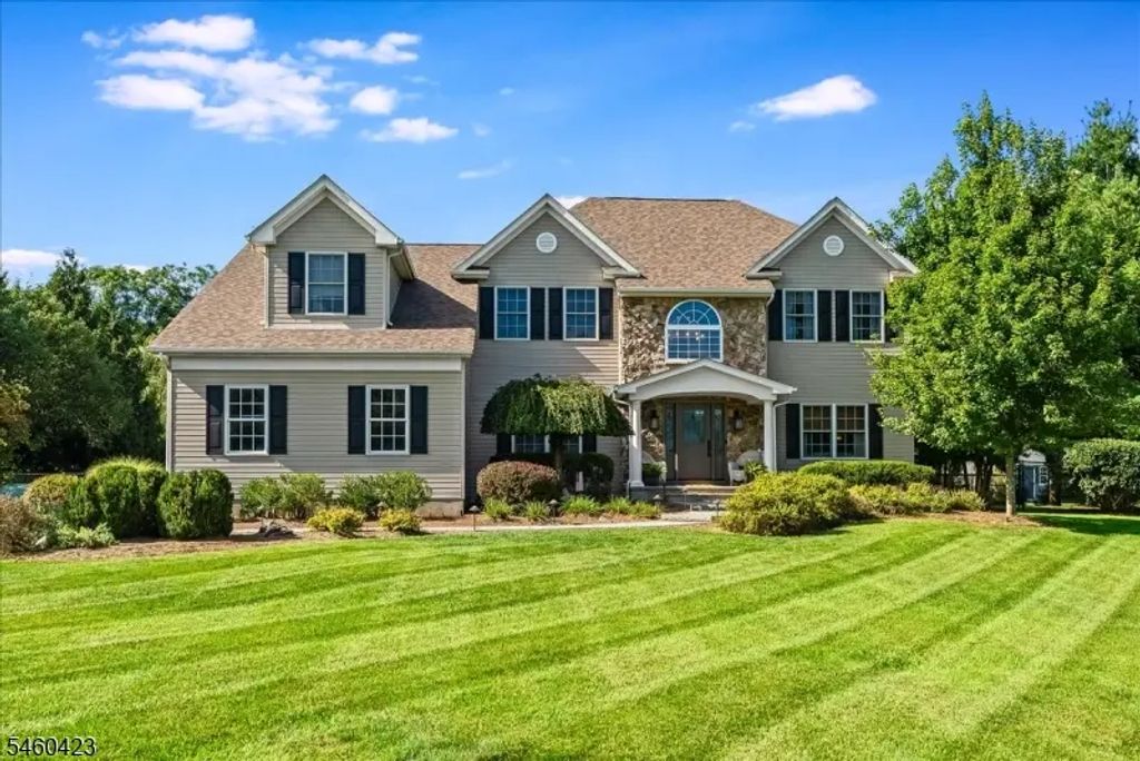 8 Saddle Ridge Rd, Sparta Twp.