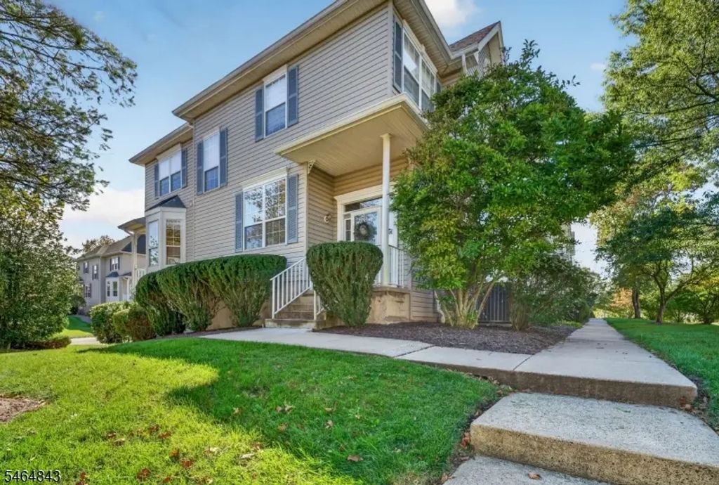 2 Clearbrook Ln, Raritan Twp.