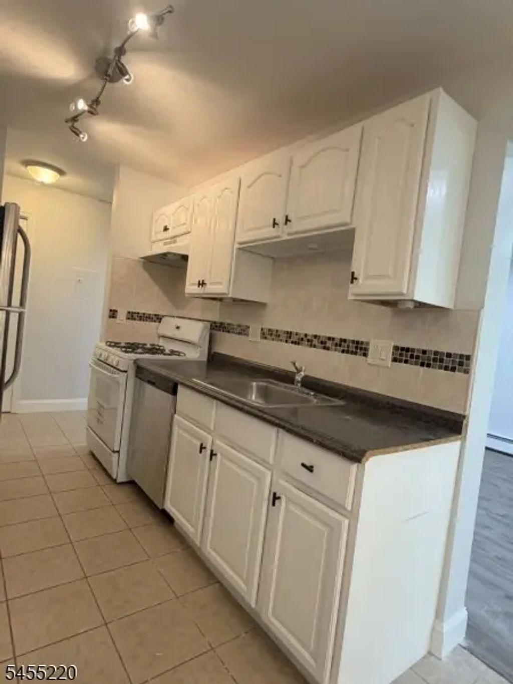 18 River Road, Nutley Twp.