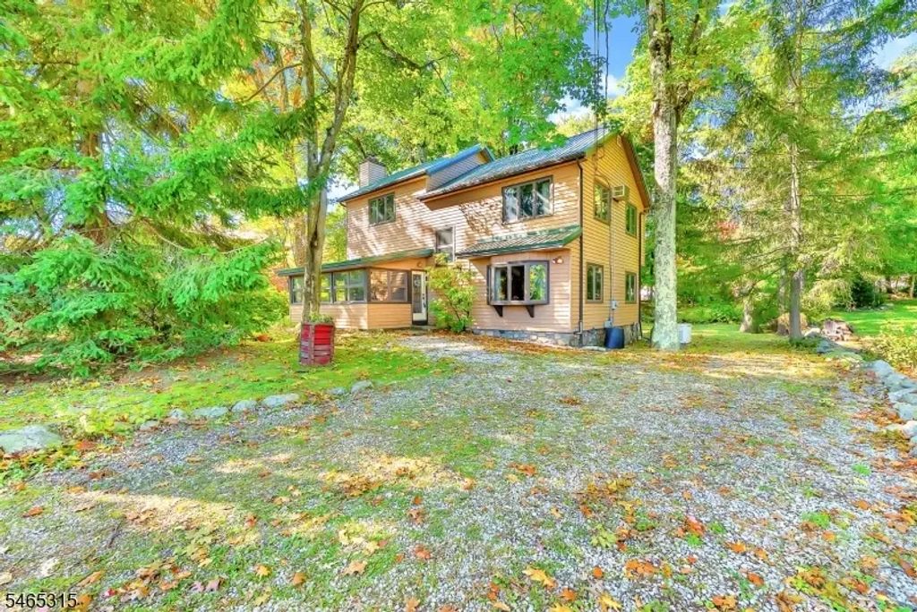 2207 Lakeside Dr W, Vernon Twp.