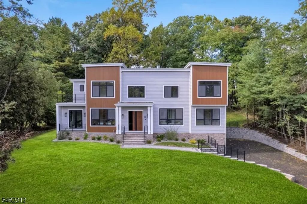 8 Fordham Rd, Livingston Twp.