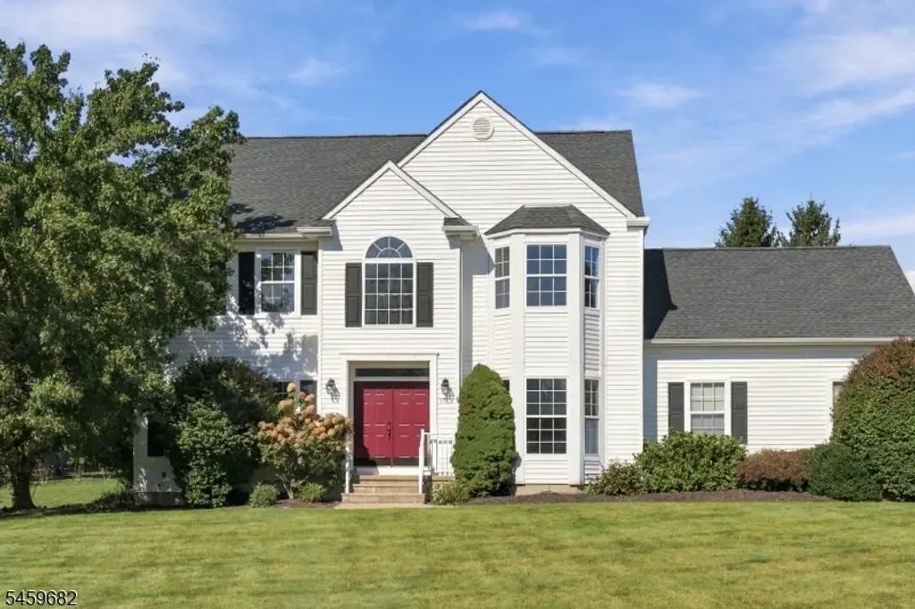 15 Canterbury Ln, Mansfield Twp.