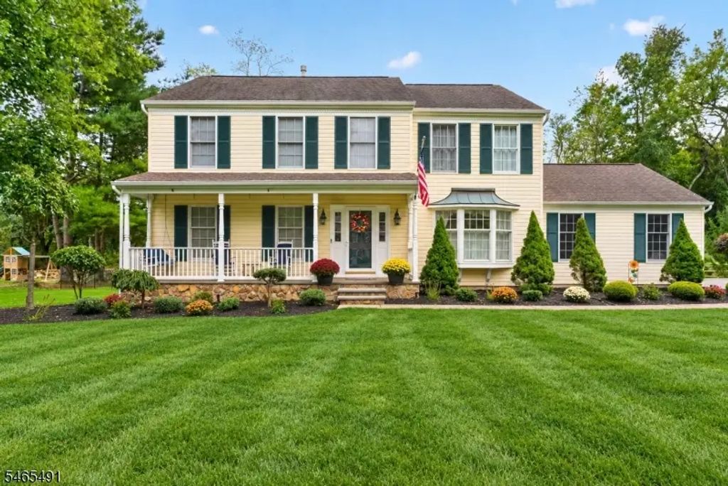 12 Pebble Beach Way, Washington Twp.