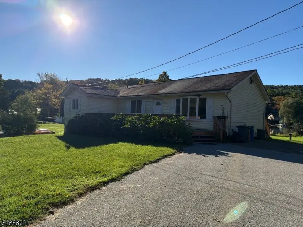 196 Decker Pond Rd, Green Twp.