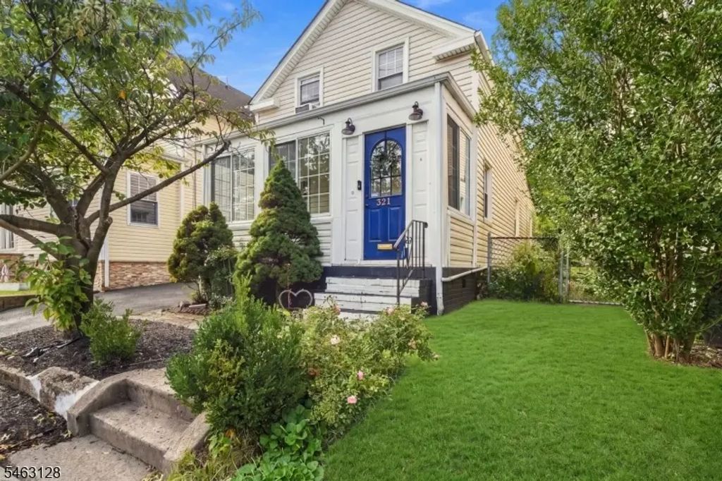 321 Boyden Ave, Maplewood Twp.