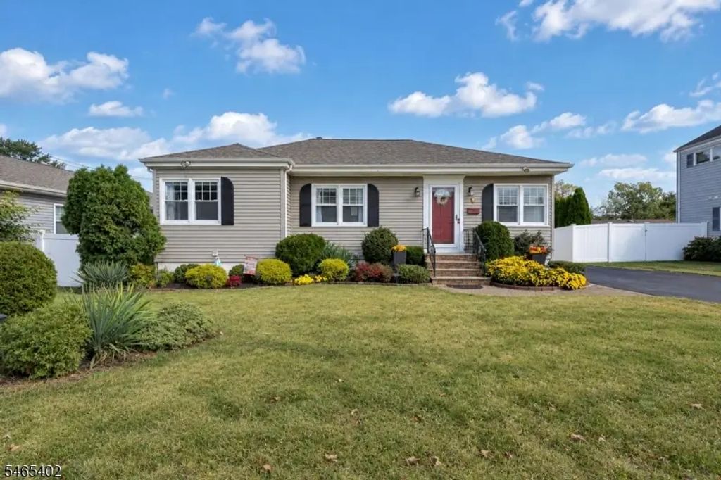 9 Shetland Dr, Clark Twp.