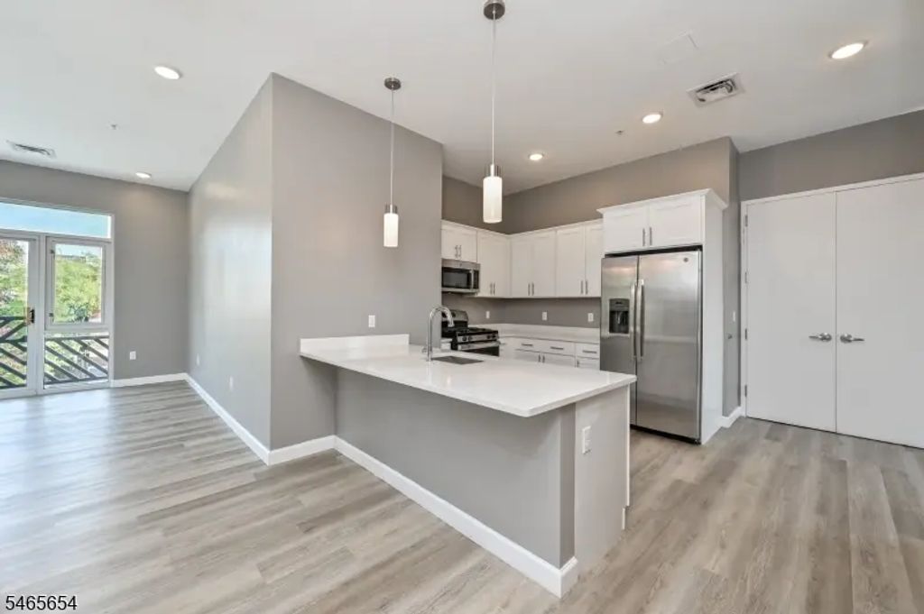 271 Millburn Ave, Millburn Twp.