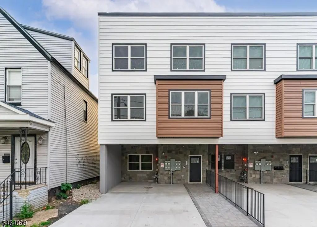 647 S 10th St, Newark City