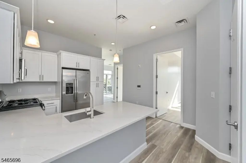 271 Millburn Ave, Millburn Twp.