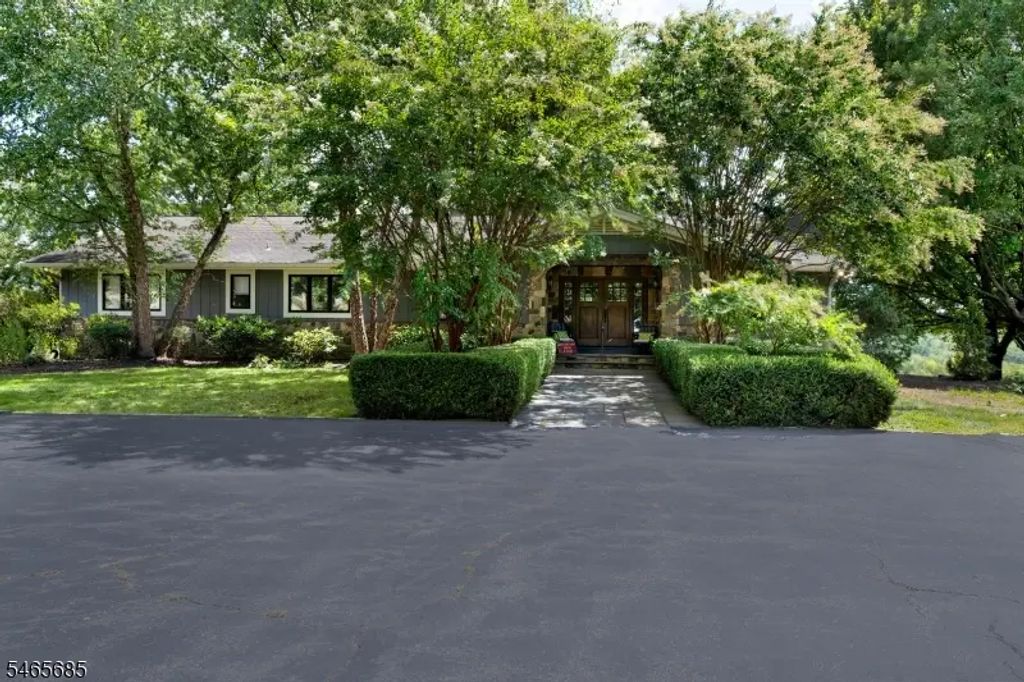 14 Hunter Rd, West Amwell Twp.