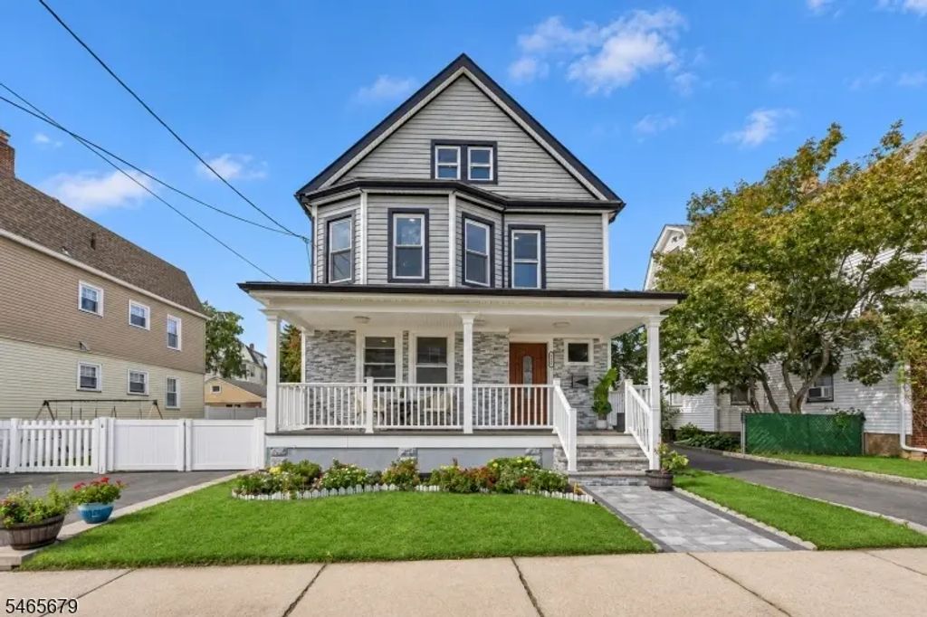 345 Hoover Ave, Bloomfield Twp.