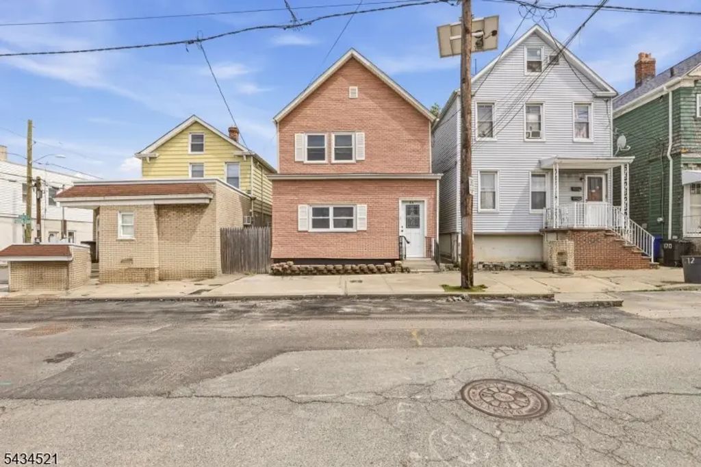 174 Orient St, Bayonne City