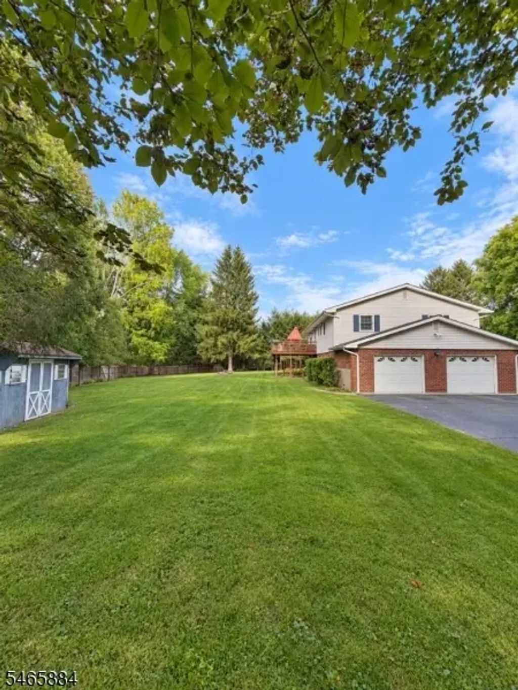 4 Seneca Lake Ter, Sparta Twp.