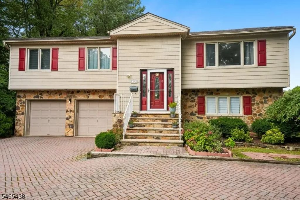 564 Mountain Ave, Springfield Twp.
