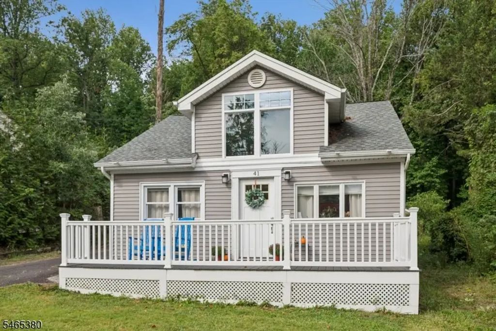 41 Hillcrest Road, Warren Twp.
