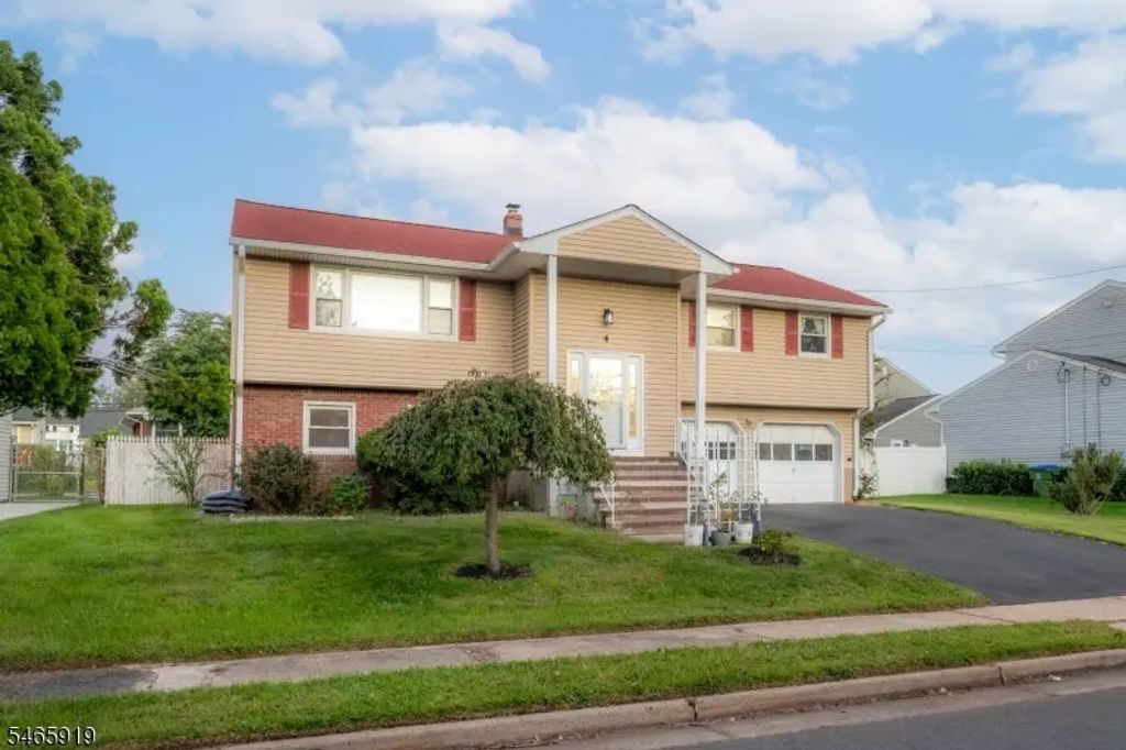 4 Charles Ct, Edison Twp.