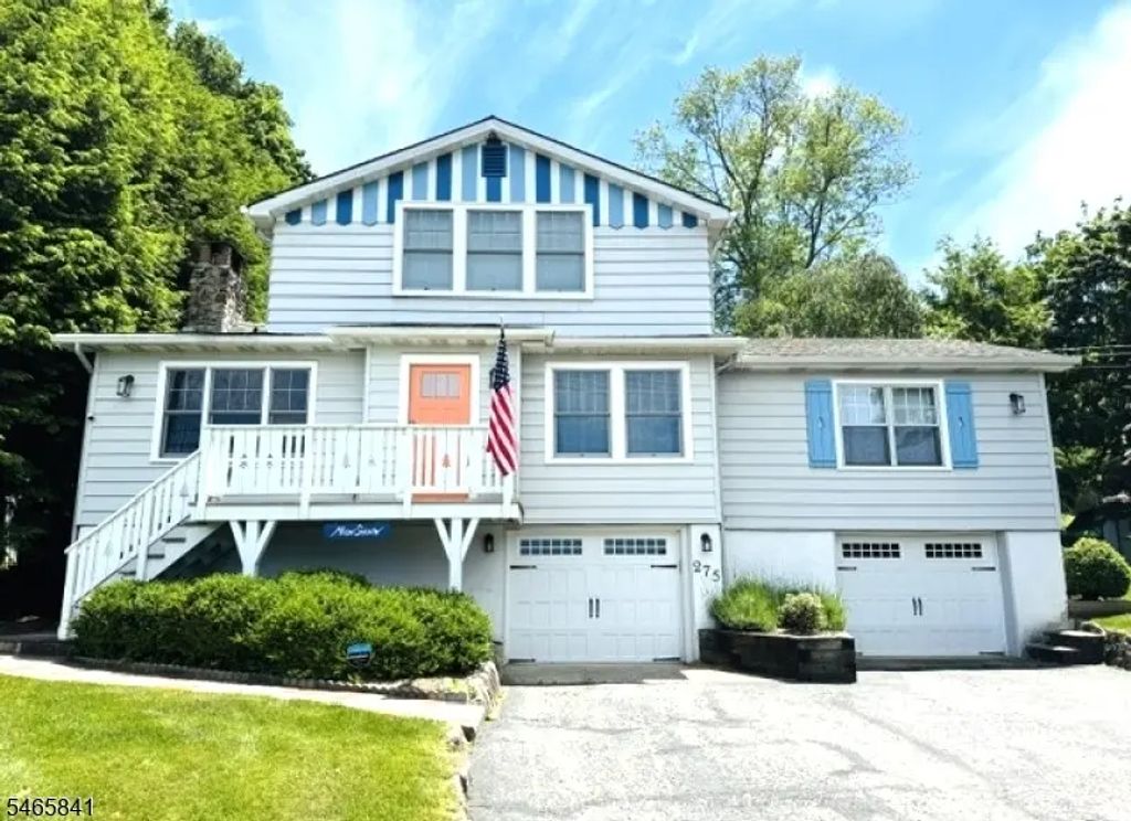 275 E Shore Trl, Sparta Twp.