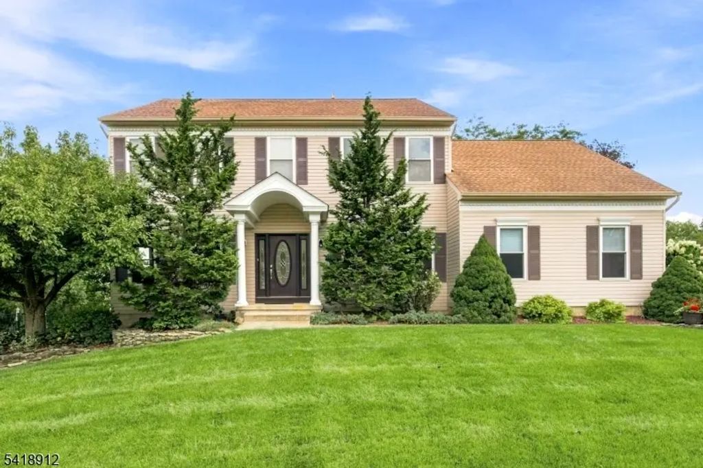 1709 Washington Valley Drive, Greenwich Twp.