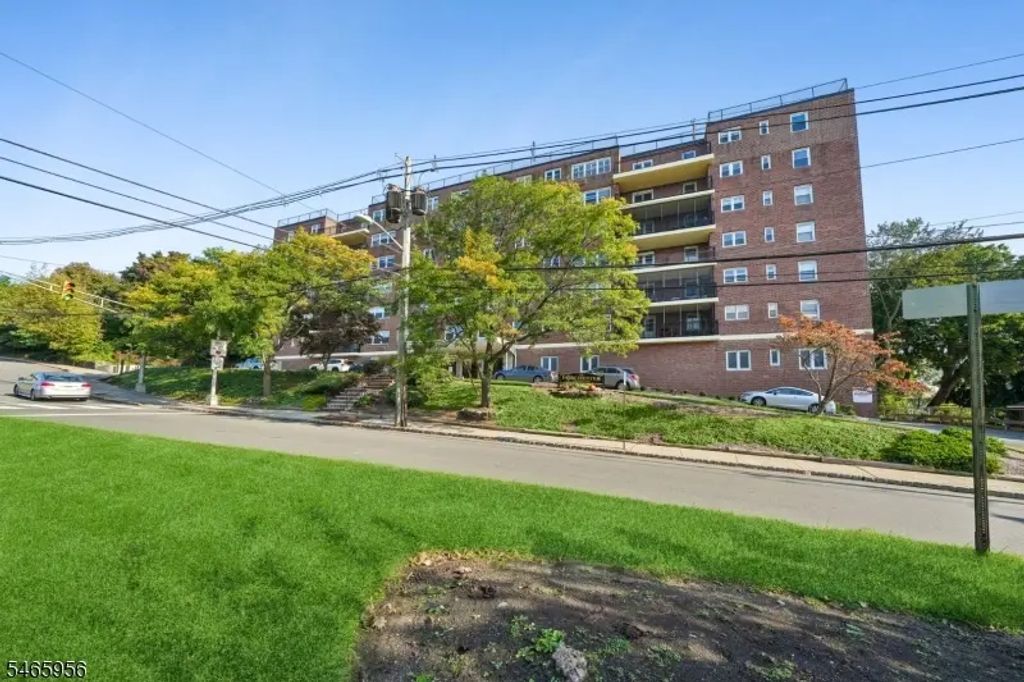 415 Claremont Ave, Montclair Twp.
