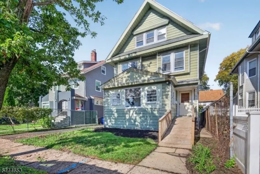 389 N Maple Ave, East Orange City
