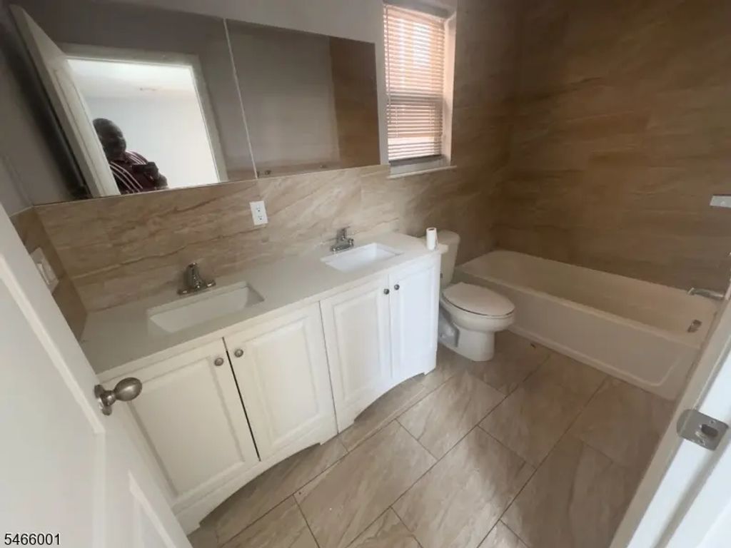 201 Schuyler Ave 2nd Fl, Newark City