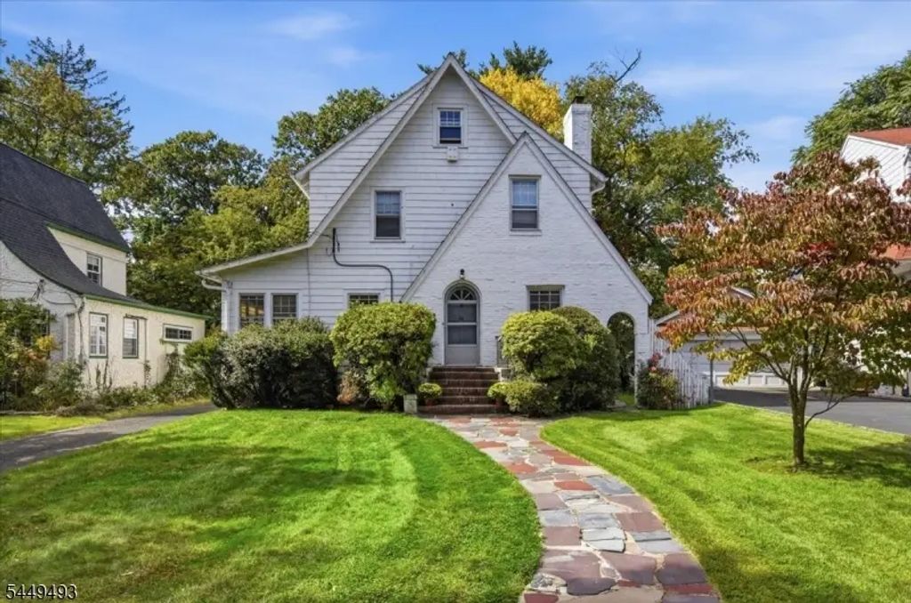 45 Undercliff Rd, Millburn Twp.