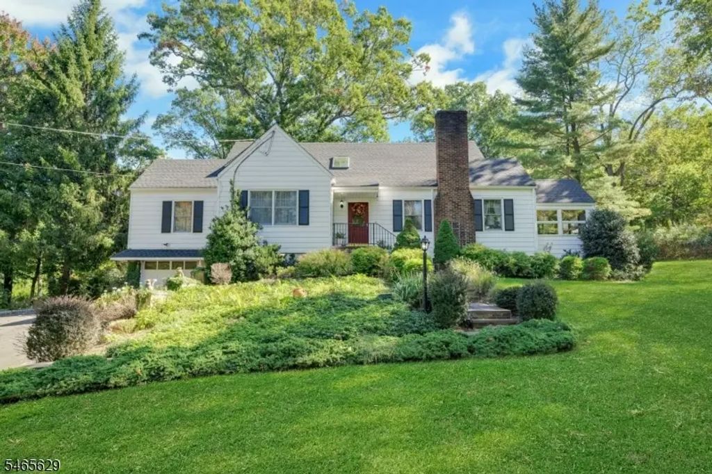 179 Oaks Road, Long Hill Twp.