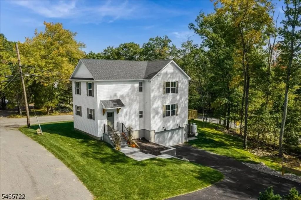 39 Madison Trail, Hopatcong Boro