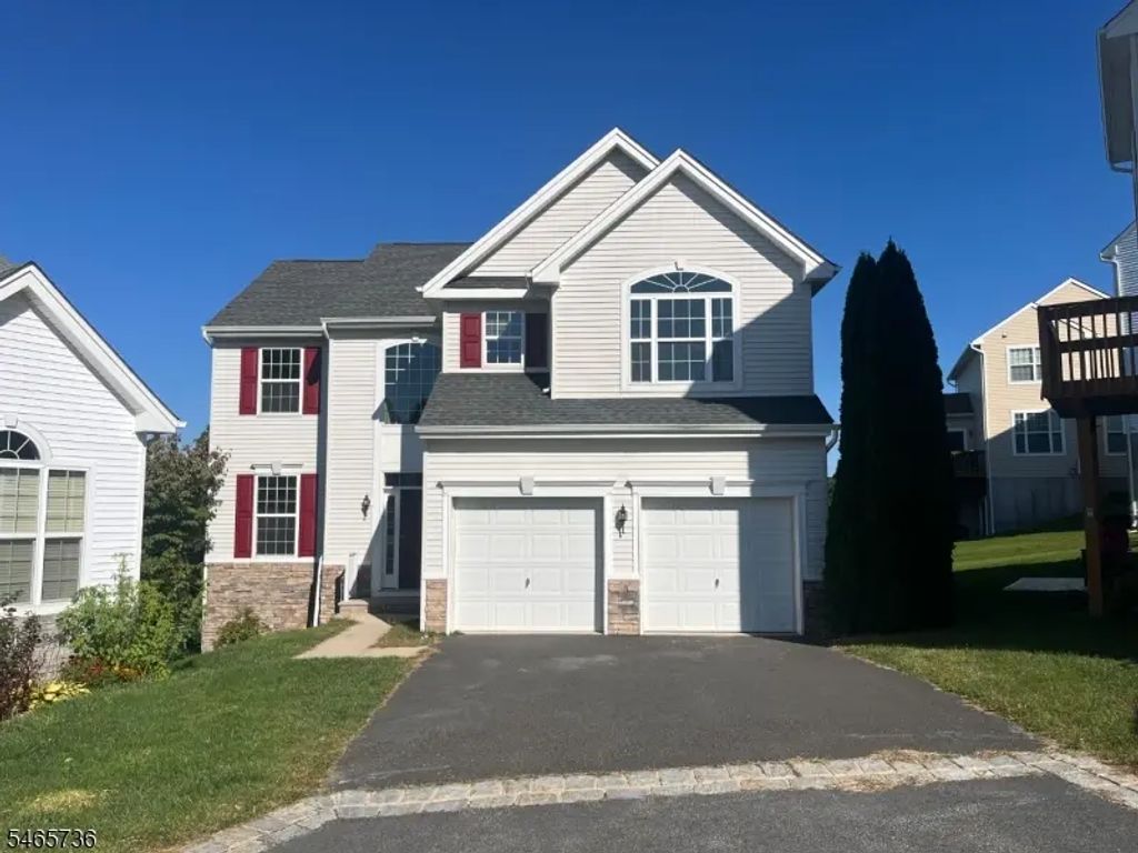 275 Winding Hill Dr, Mount Olive Twp.