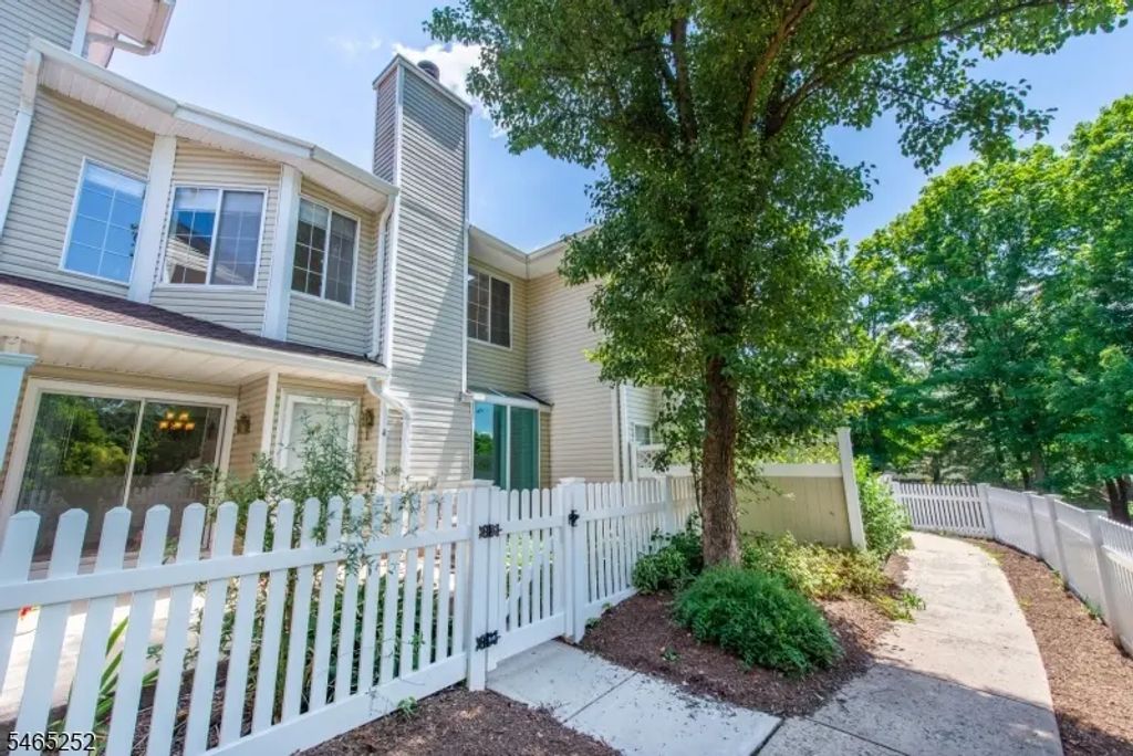 4 Danbury Ct, Bedminster Twp.