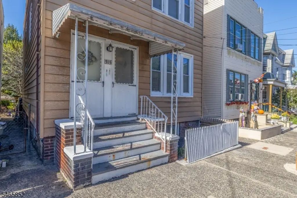 315 Pearsall Ave, Jersey City