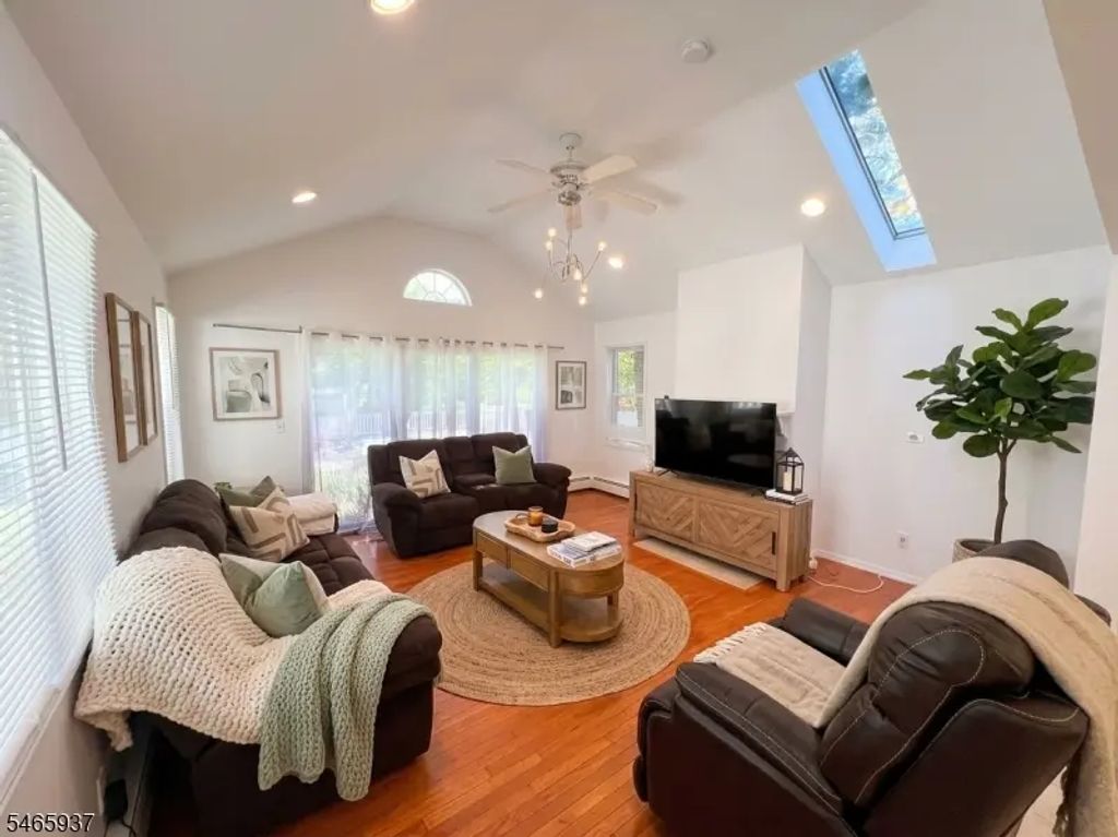 10 Jensen Ct, Chatham Twp.
